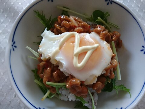 キムチ納豆目玉焼きのっけ丼